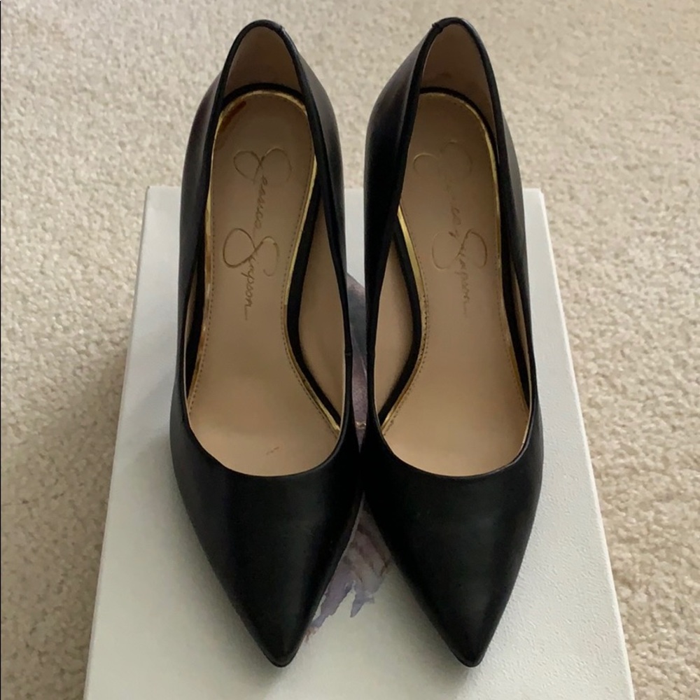 Jessica Simpson black pumps